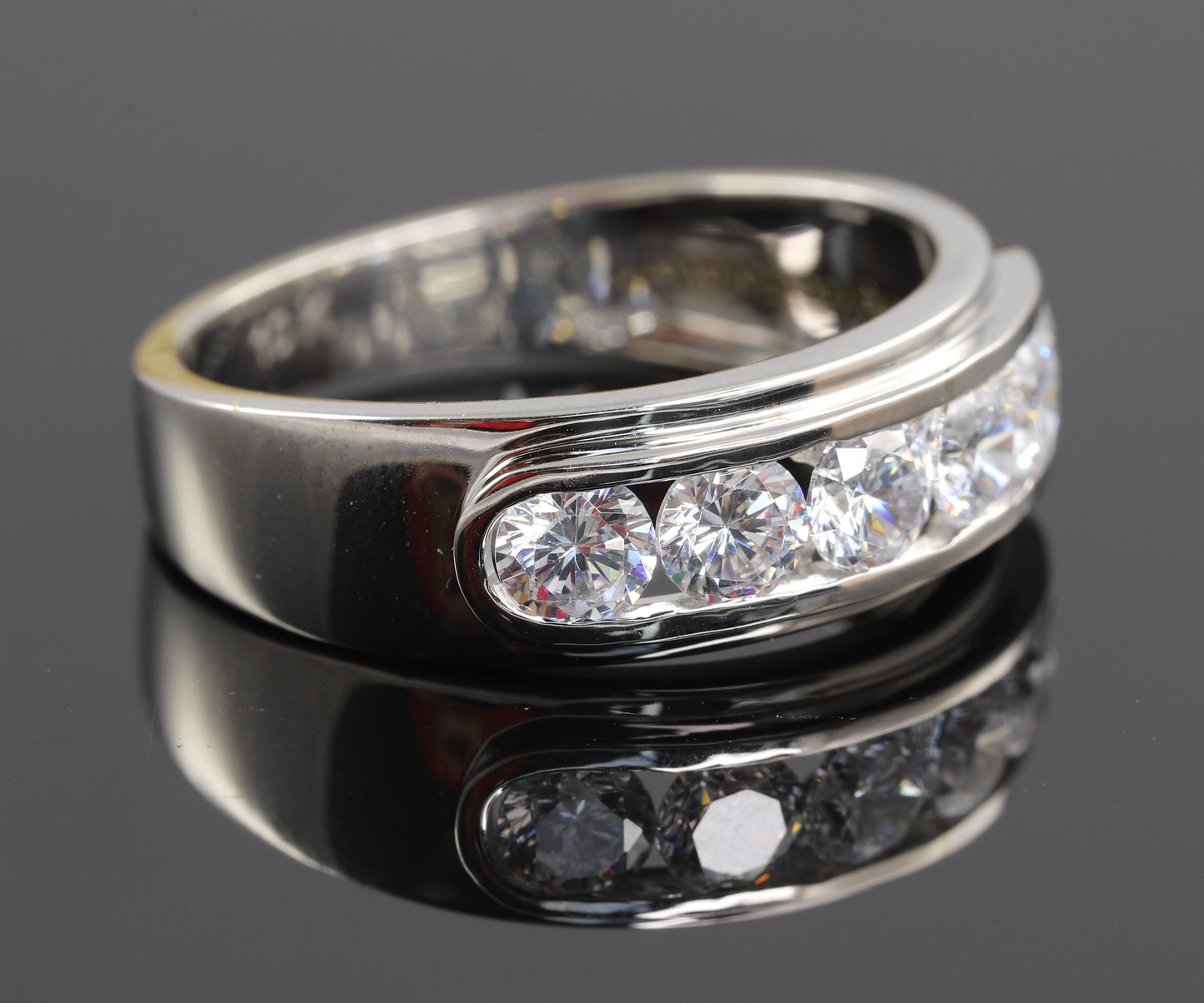 Round Cut Moissanite Diamond Men's Wedding Anniversary Gift 18K Gold Band