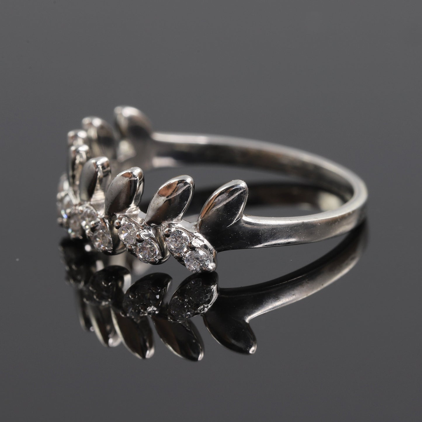 Leaf Inspired Vintage Moissanite Wedding Band